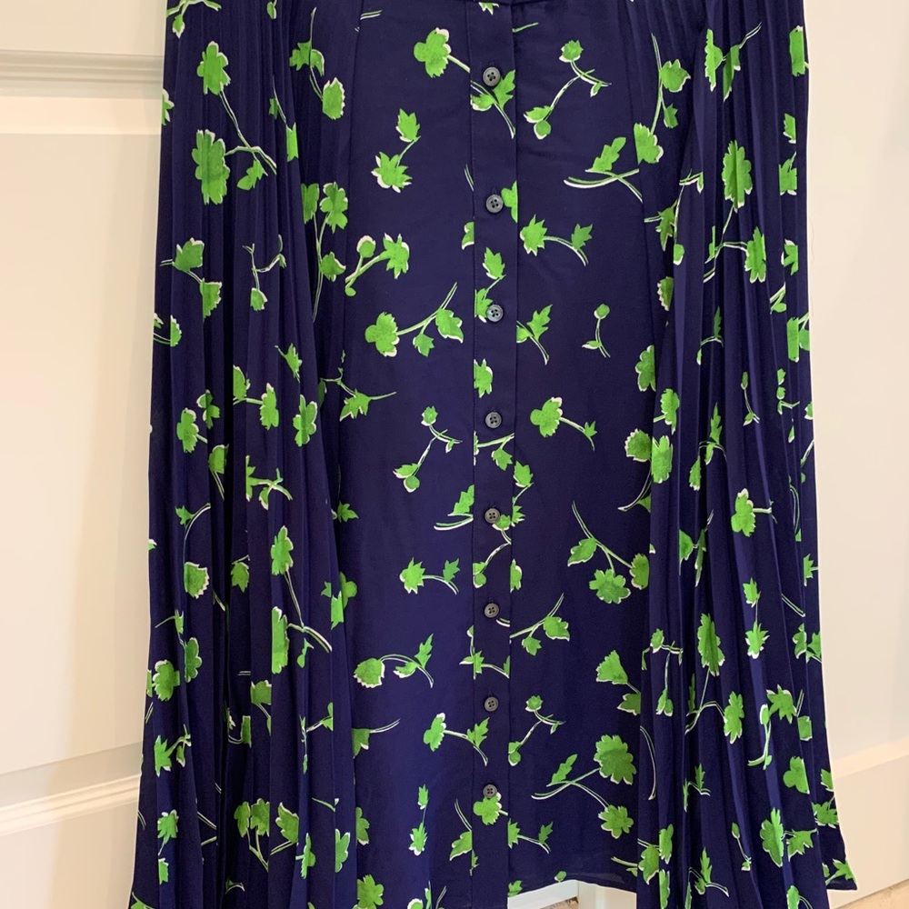 Banana Republic Pleated skirt size 4